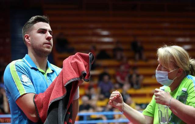 场上展现无 场上展现无