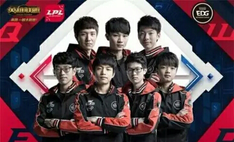 队伍通过更 队伍通过更