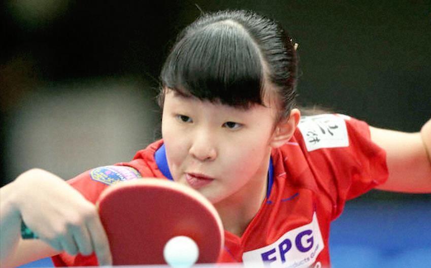 他站在酒店 他站在酒店